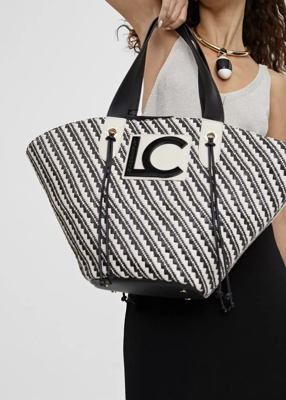 Sale Bolso tipo cesta en efecto rafia Bolsos|Baño