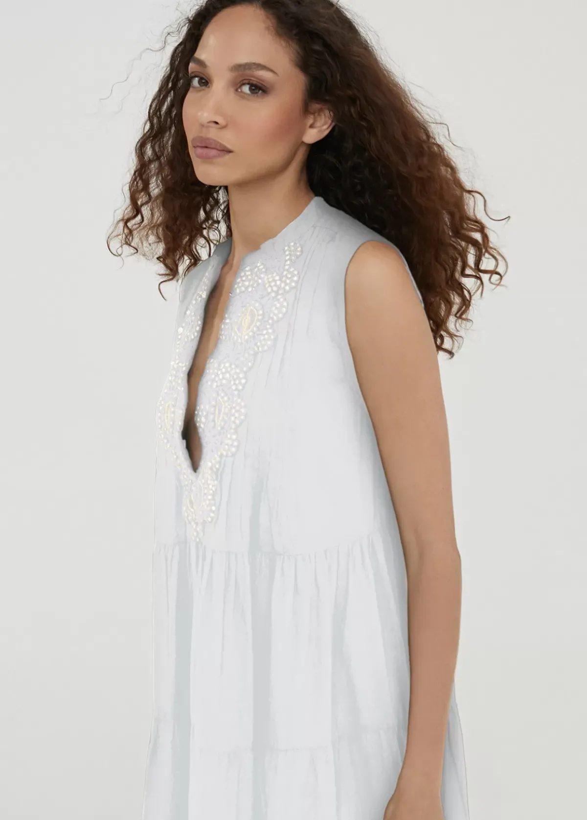 Hot Caftan corto con bordado Baño