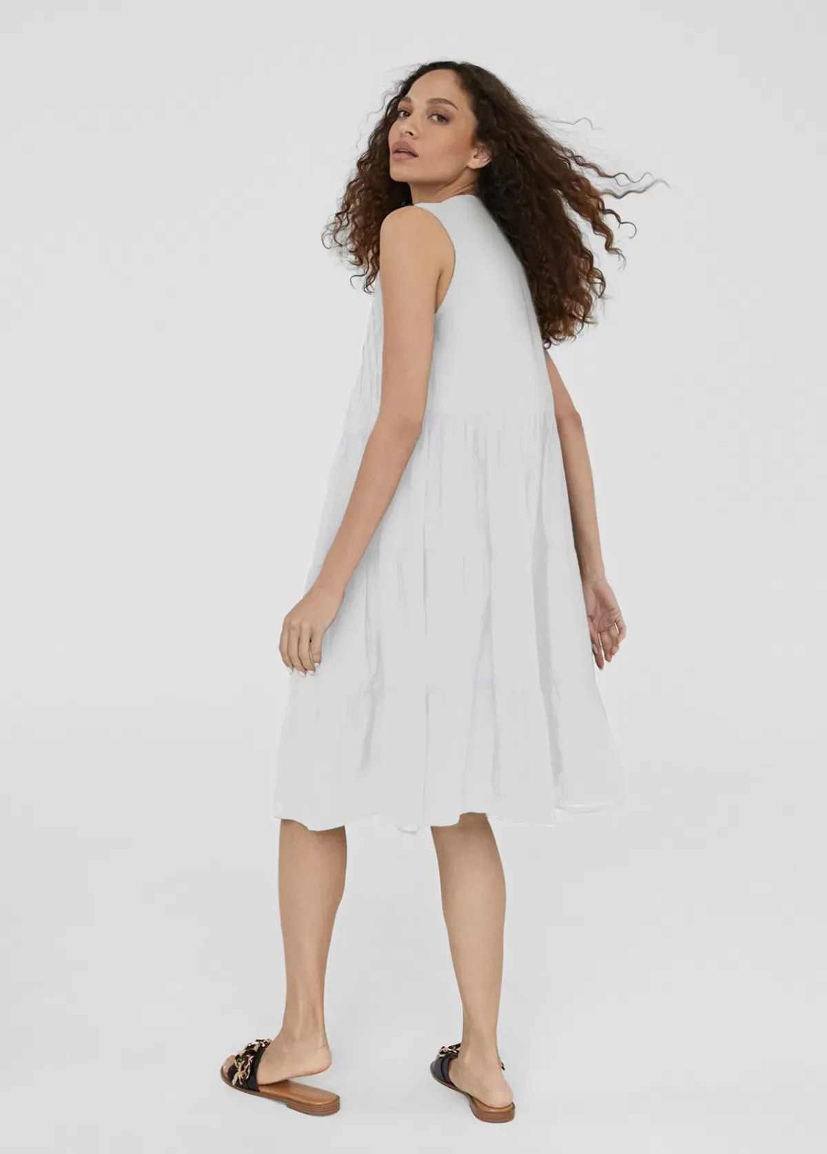 Hot Caftan corto con bordado Baño