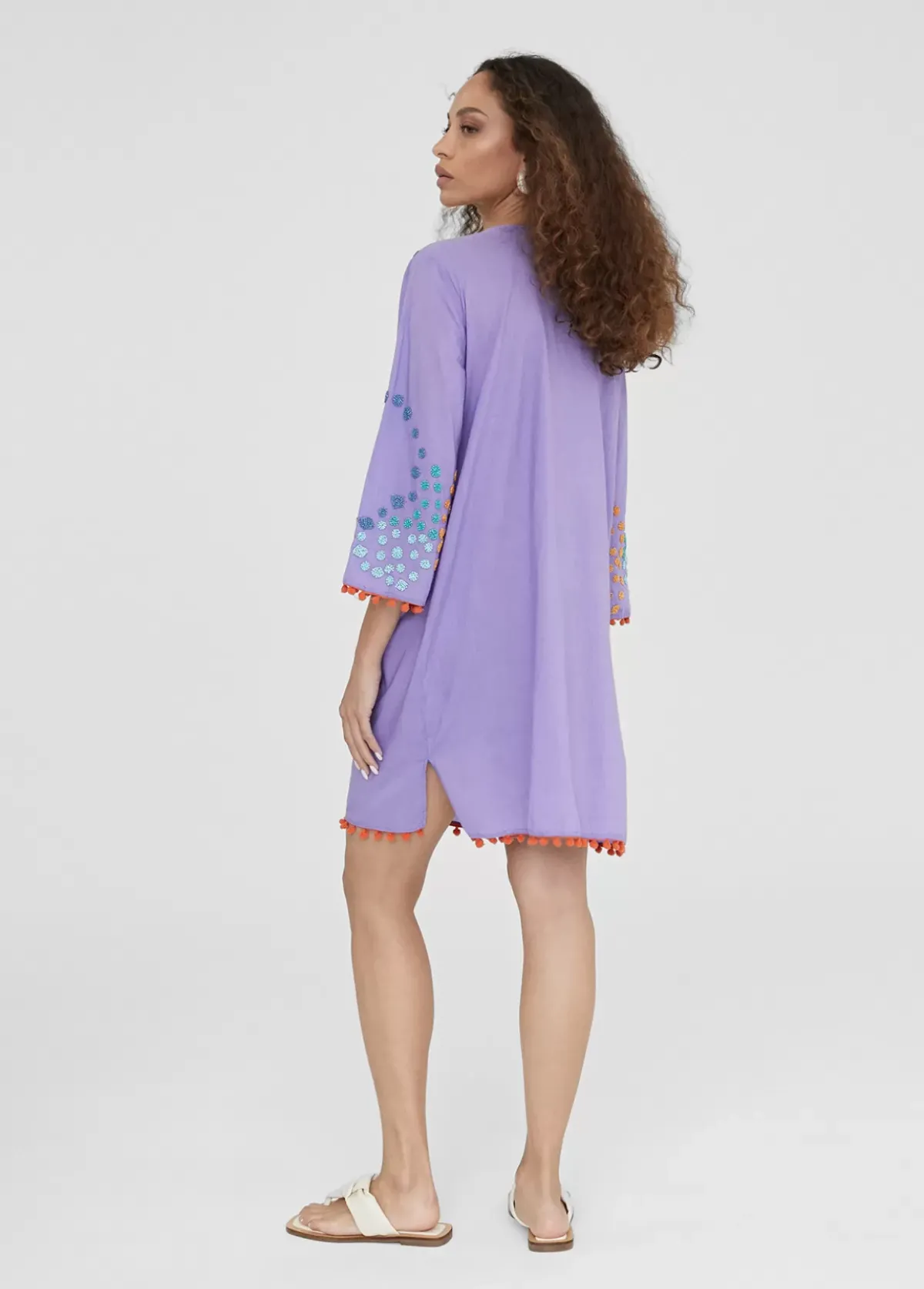 Clearance Caftan corto con bordado Baño