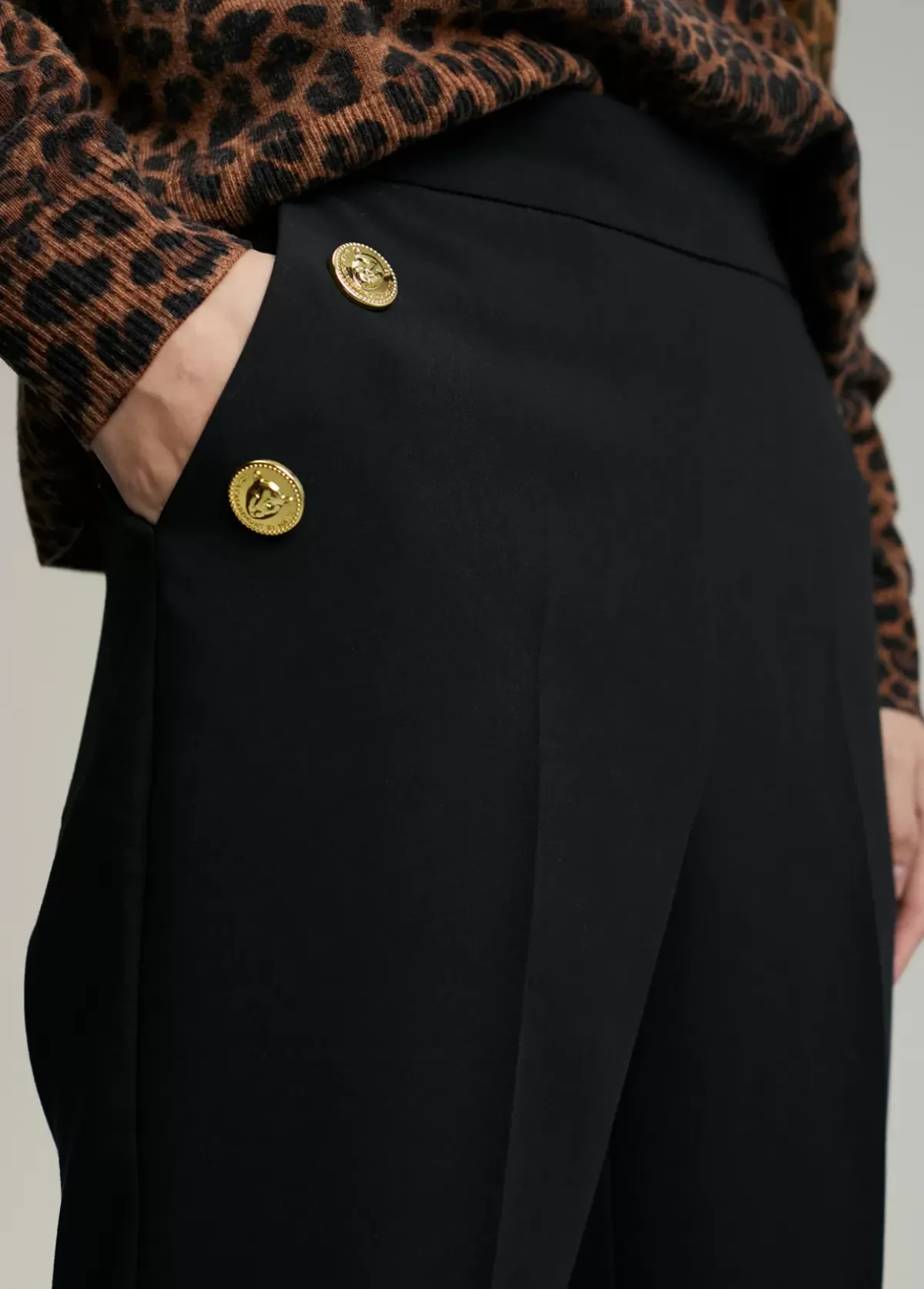 Sale Pantalón detalle botones Pantalones