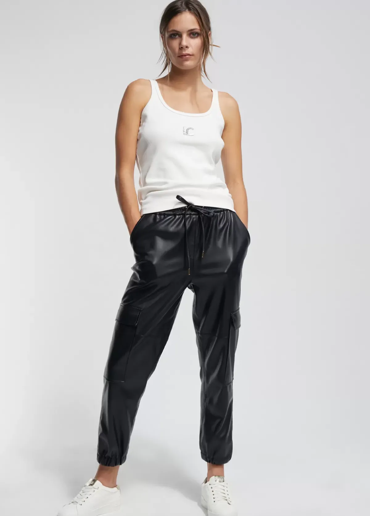 Online Pantalón efecto piel Pantalones