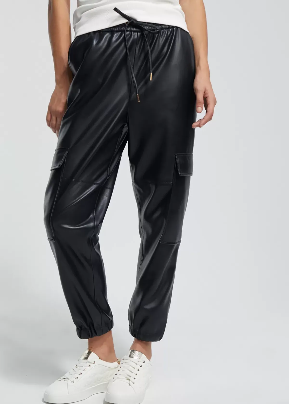 Online Pantalón efecto piel Pantalones