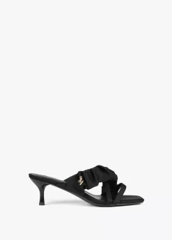 Sandalia de tacón con fruncido Calzado