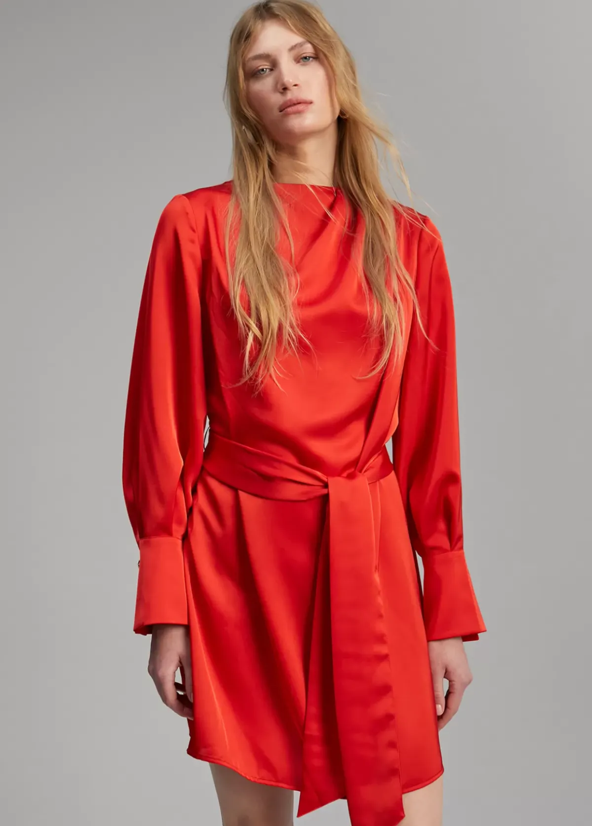 Sale Vestido corto satinado Vestidos Y Faldas