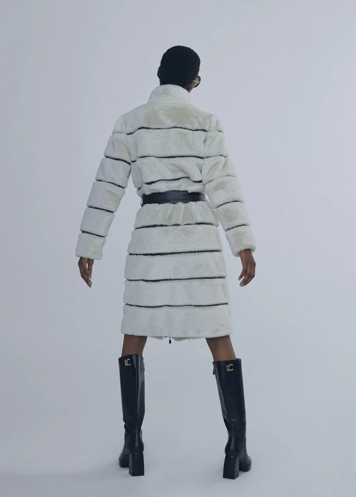 Outlet Abrigo pelo detalle efecto piel | COLECCIÓN LOLA | Lola Casademunt Abrigos Y Cazadoras