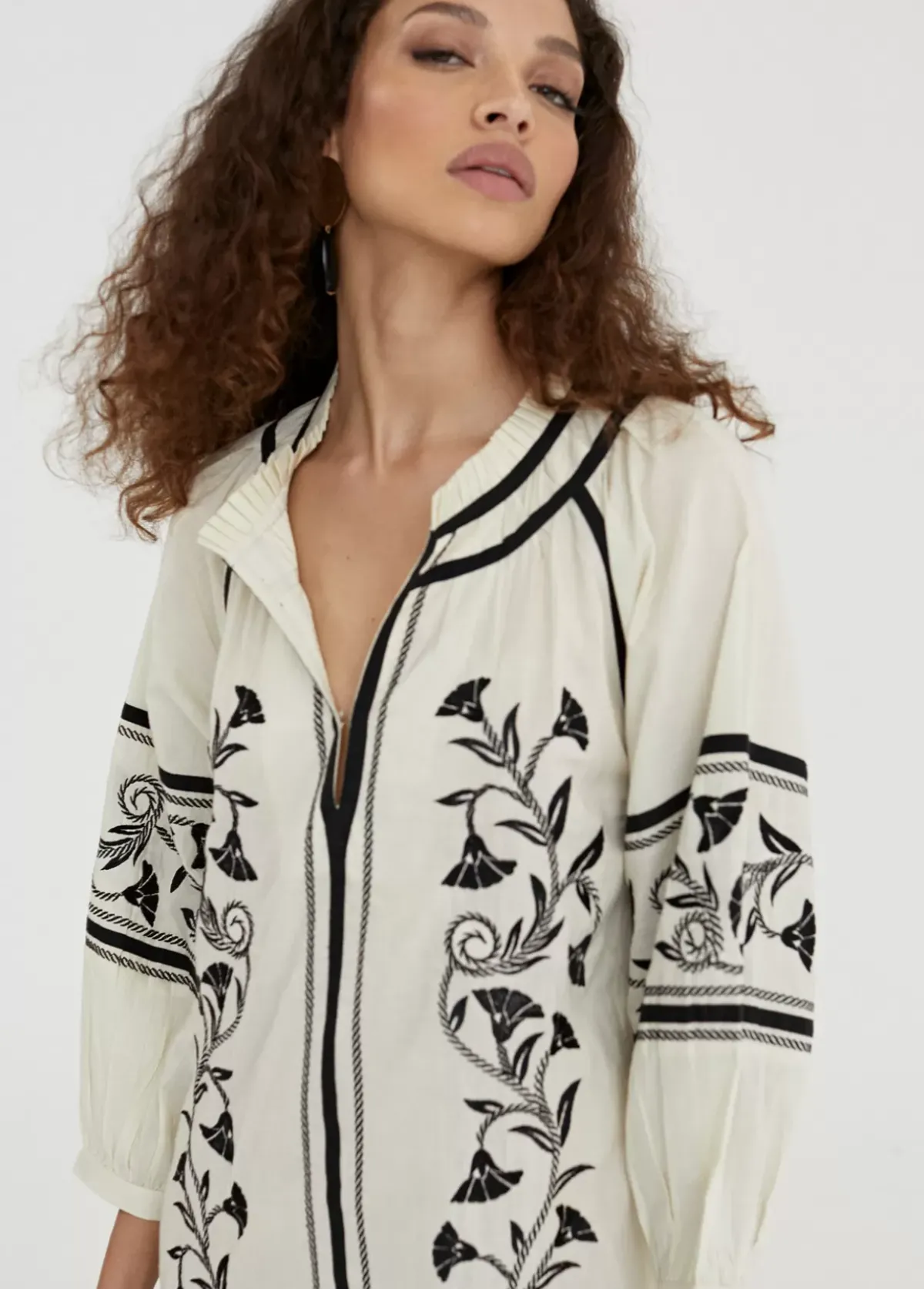 Online Caftan largo con bordado Baño