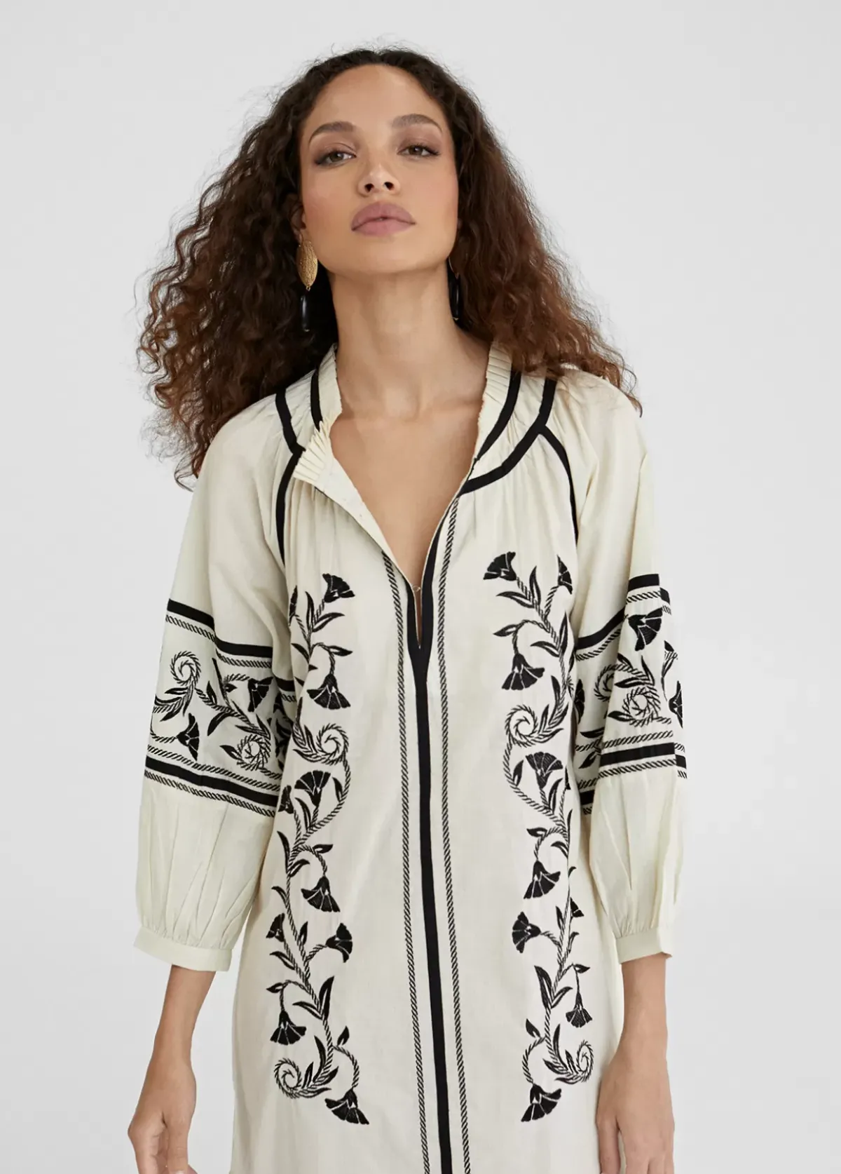 Online Caftan largo con bordado Baño