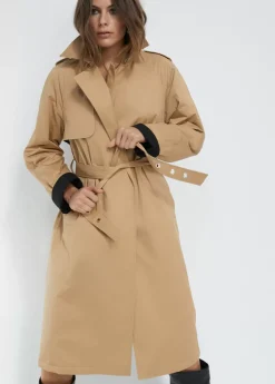 New Gabardina detalle logo Chaquetas Y Gabardinas