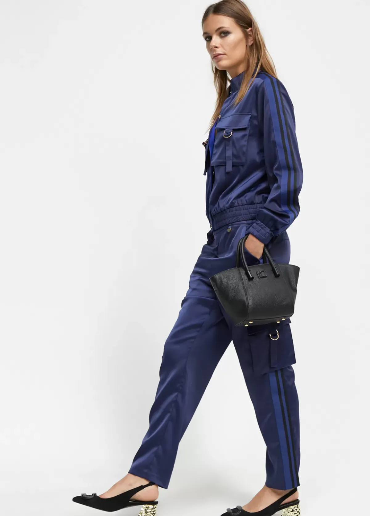 Pantalón cargo satinado Pantalones