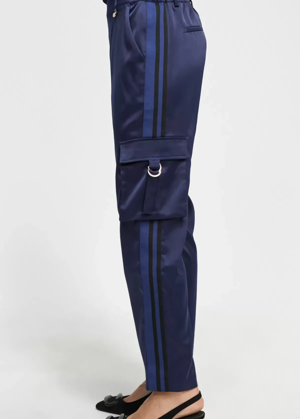 Pantalón cargo satinado Pantalones