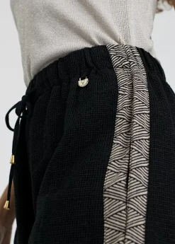 Pantalón con detalle lateral Pantalones