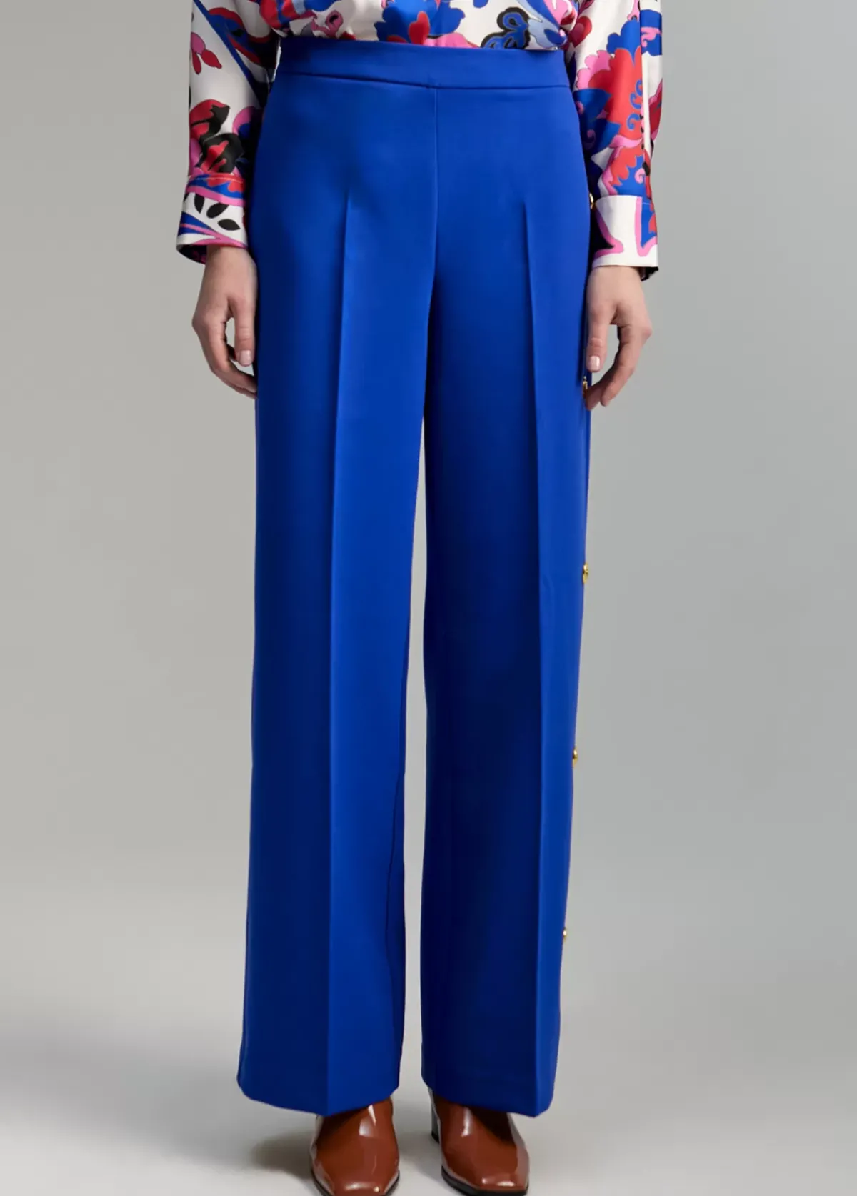 Sale Pantalón detalle snaps Pantalones