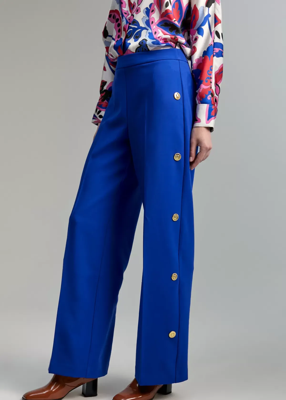 Sale Pantalón detalle snaps Pantalones