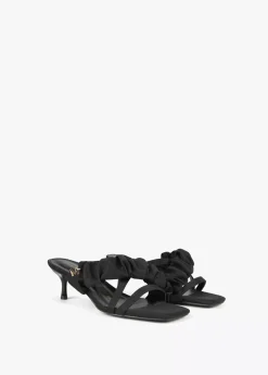 Sandalia de tacón con fruncido Calzado