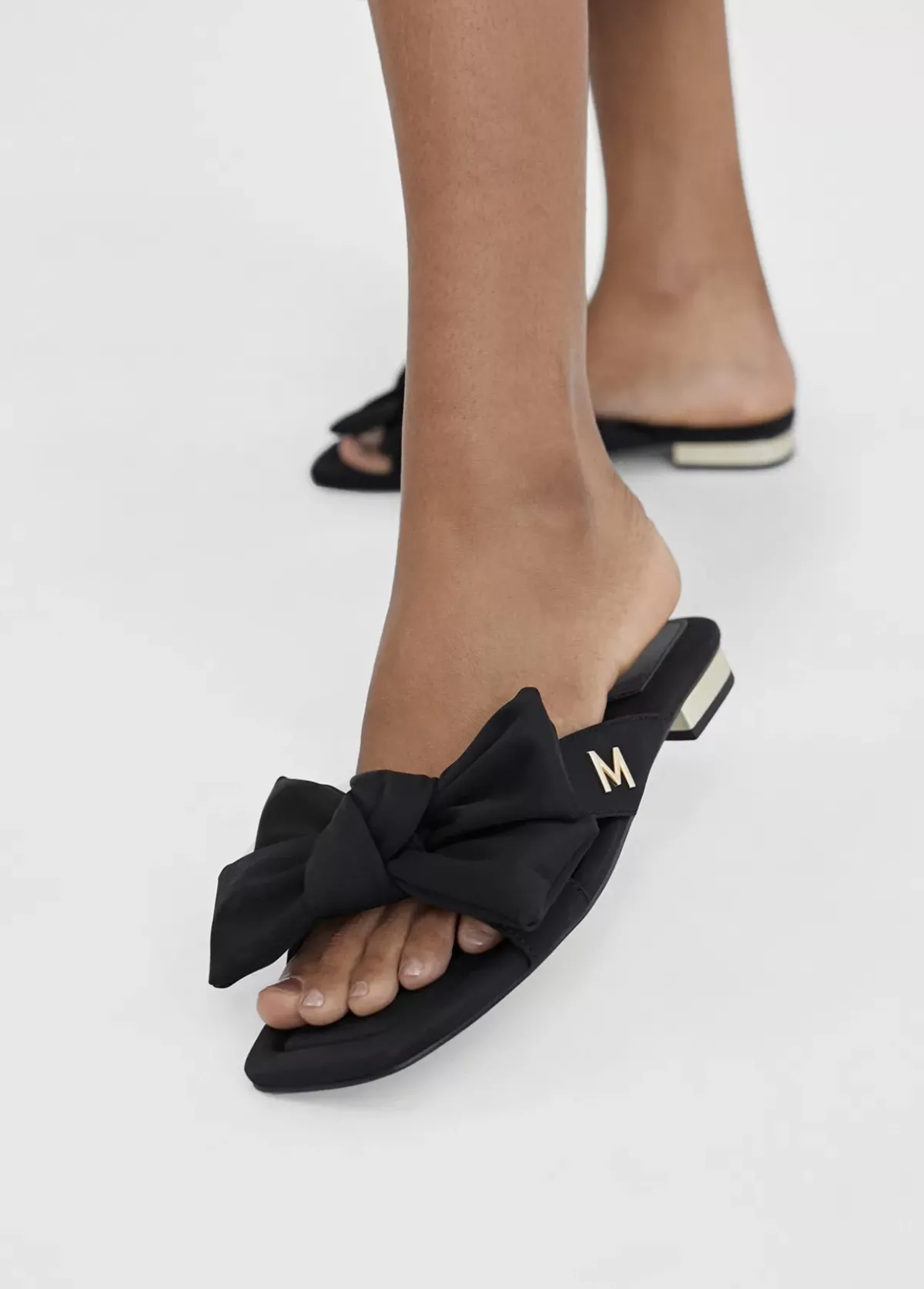 Outlet Sandalia plana con lazo Calzado