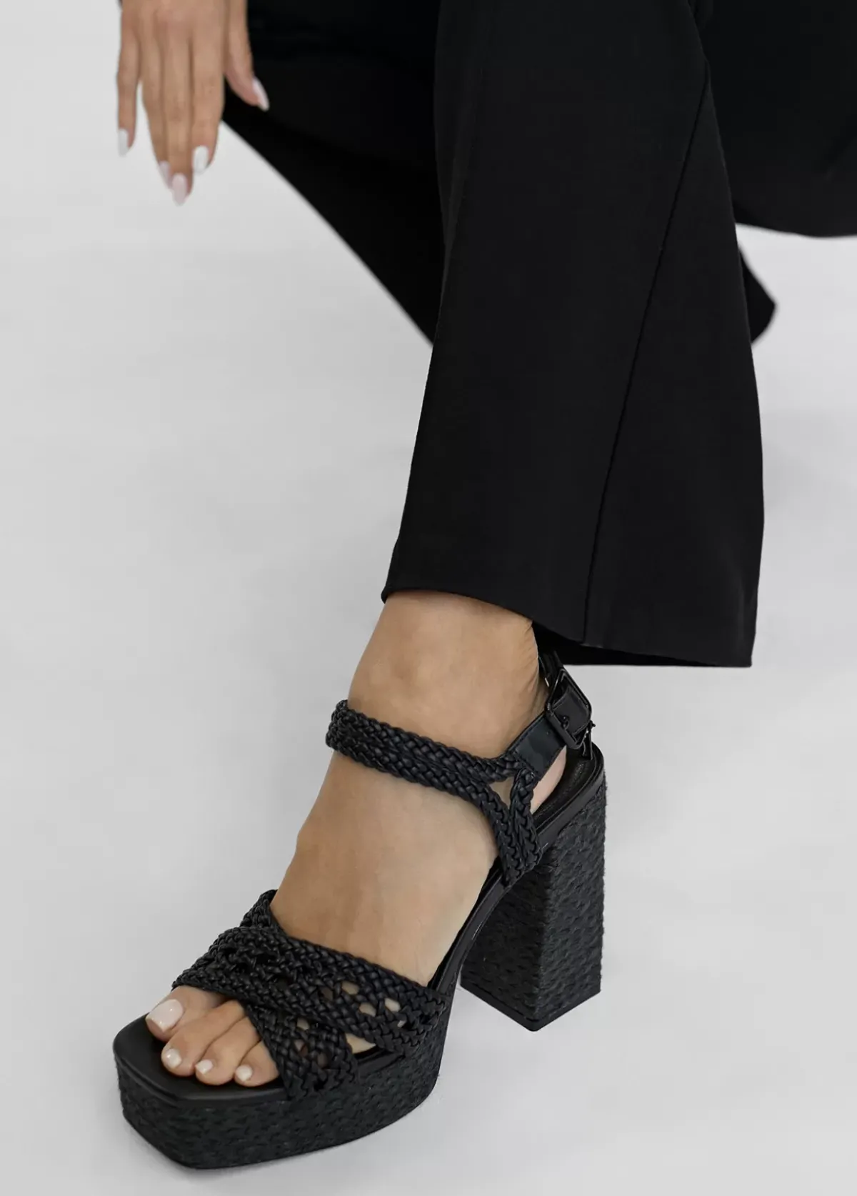 Sandalia plataforma y efecto crochet Calzado